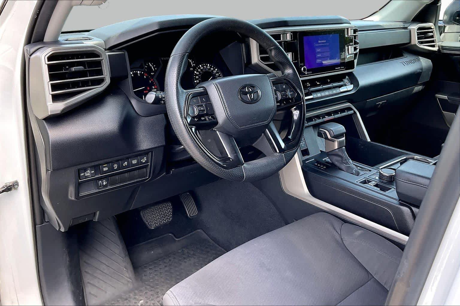 Used 2022 Toyota Tundra SR5 w/ SR5 Convenience Package AWD/4WD image 17