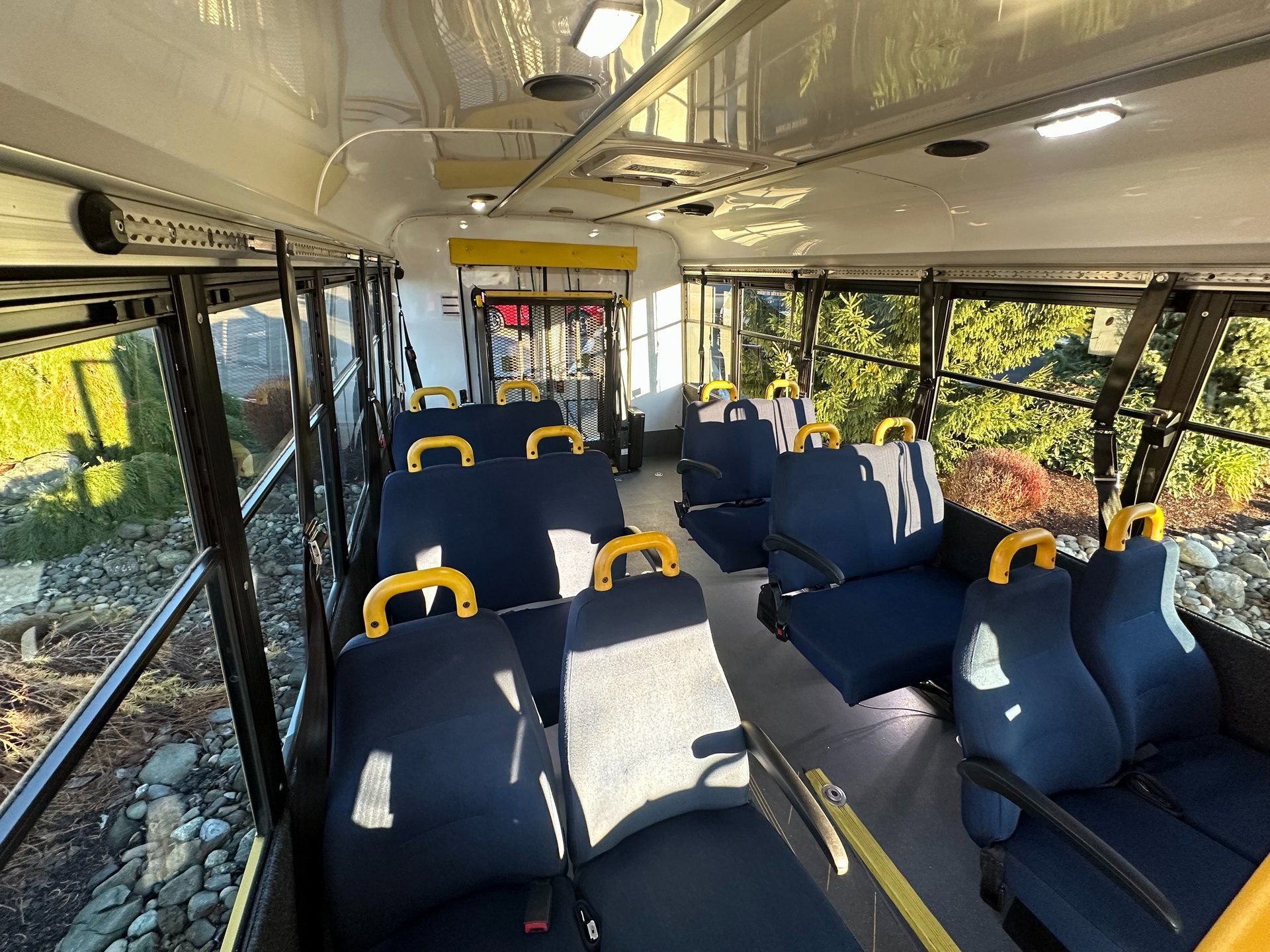 Used 2014 Chevrolet Express 4500 image 6