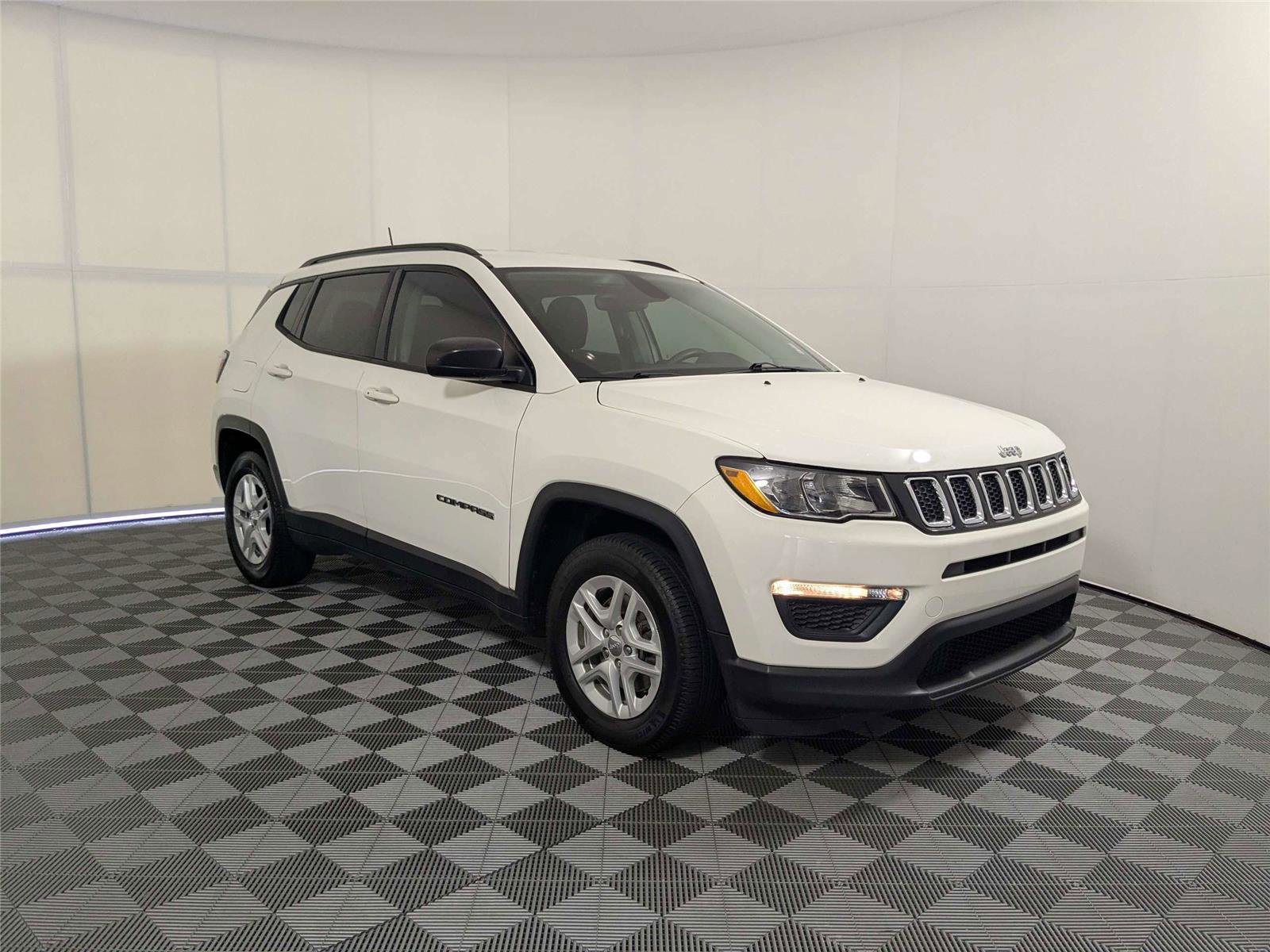 Used 2018 Jeep Compass Sport w/ Tech Group FWD image 3