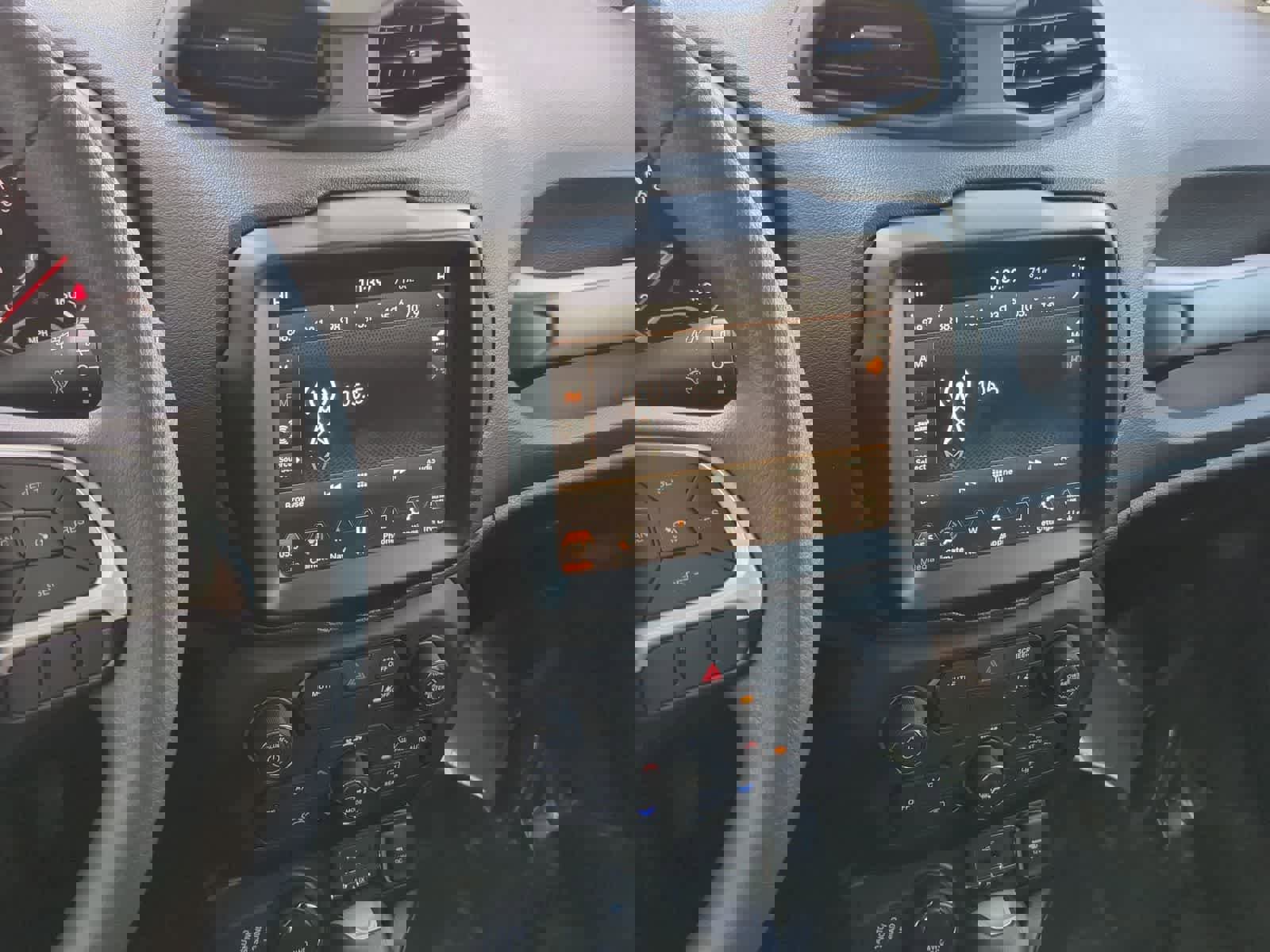 Certified 2023 Jeep Renegade Latitude image 27