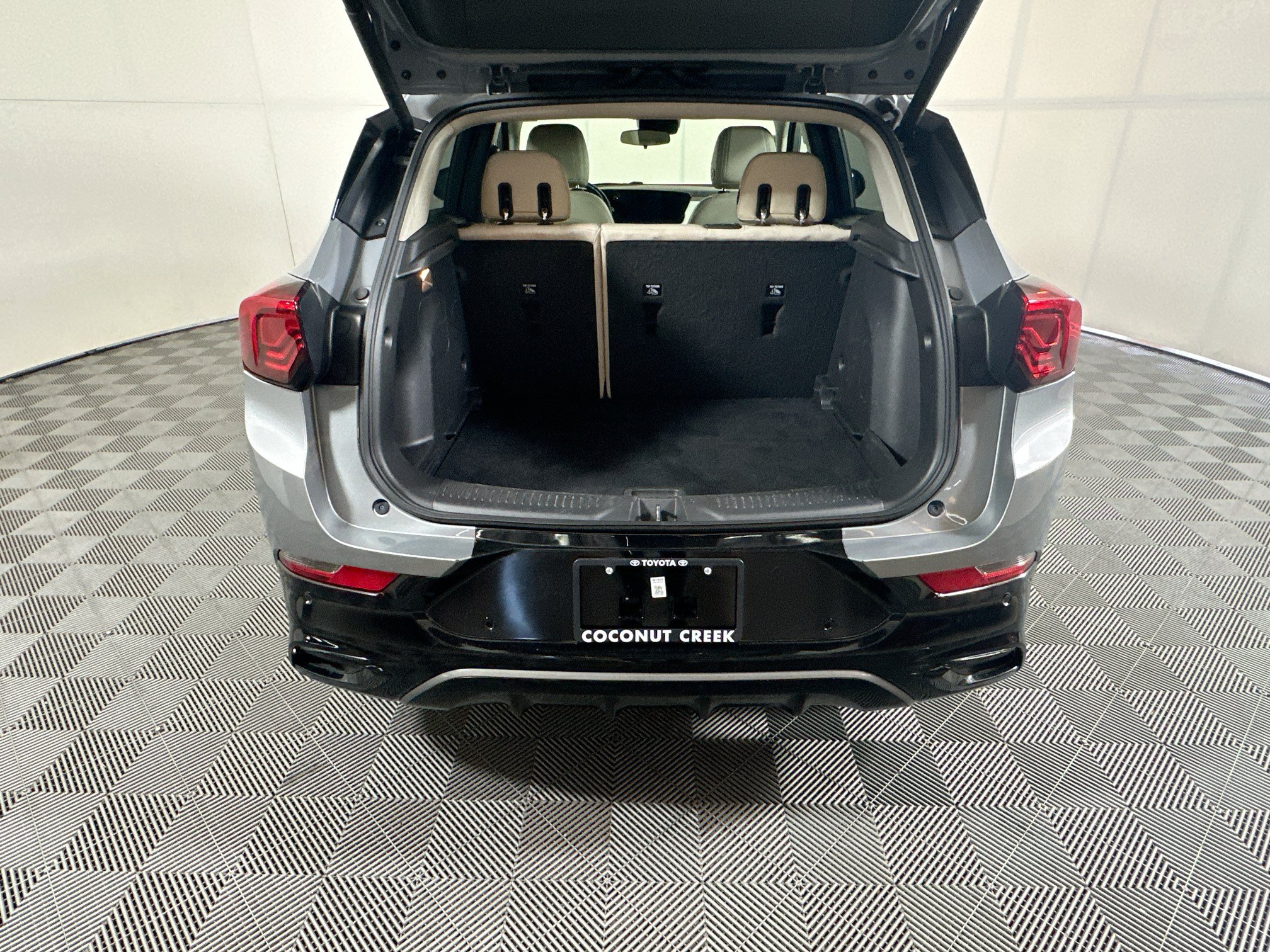 Used 2024 Buick Encore GX Sport Touring w/ Advanced Technology Package FWD image 31
