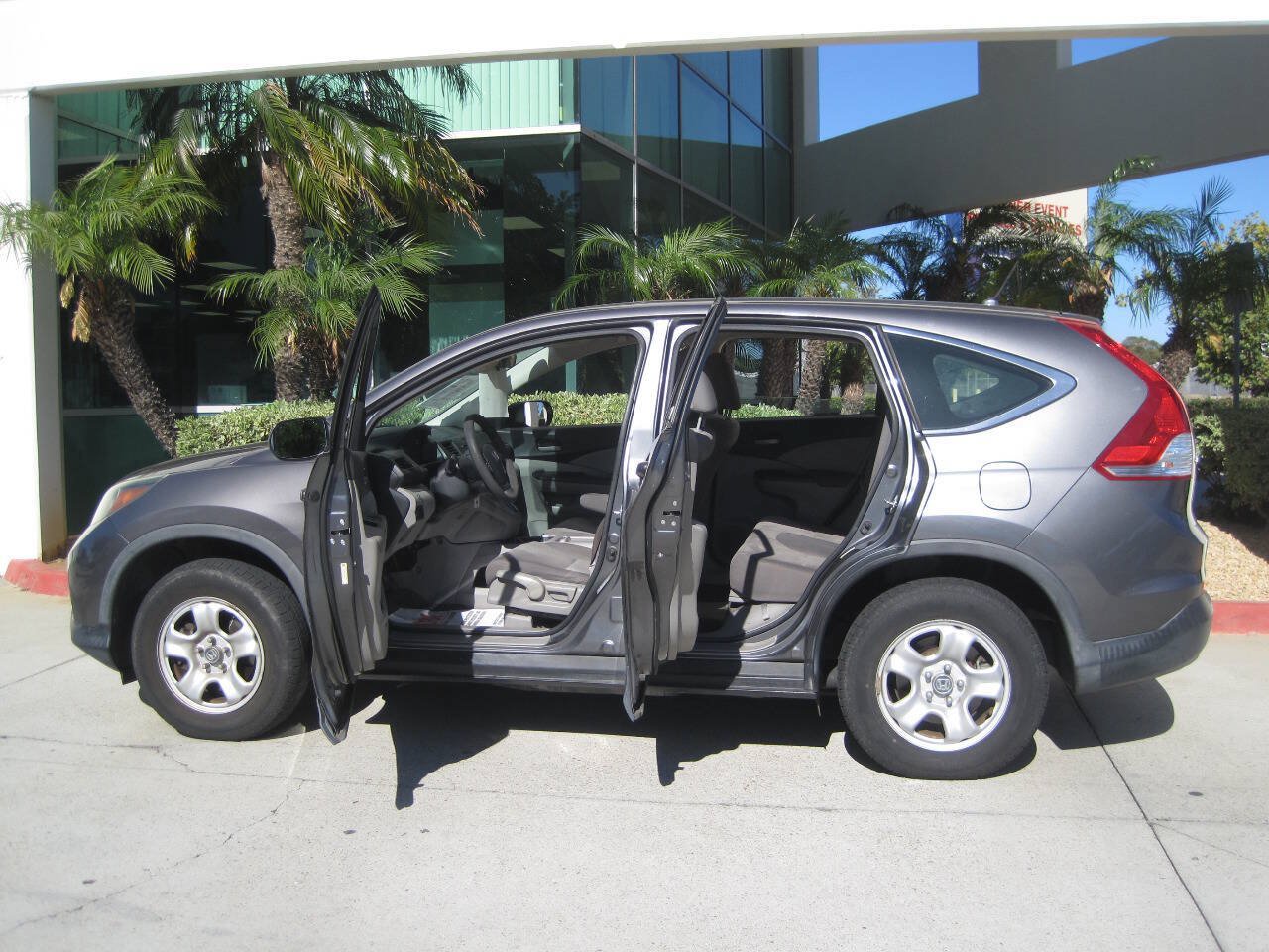 Used 2013 Honda CR-V LX image 4