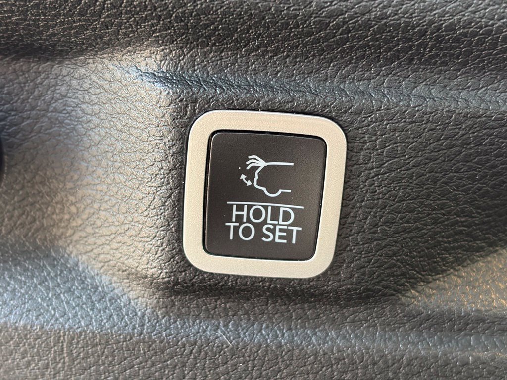 Certified 2024 Jeep Grand Cherokee L Limited AWD/4WD image 12