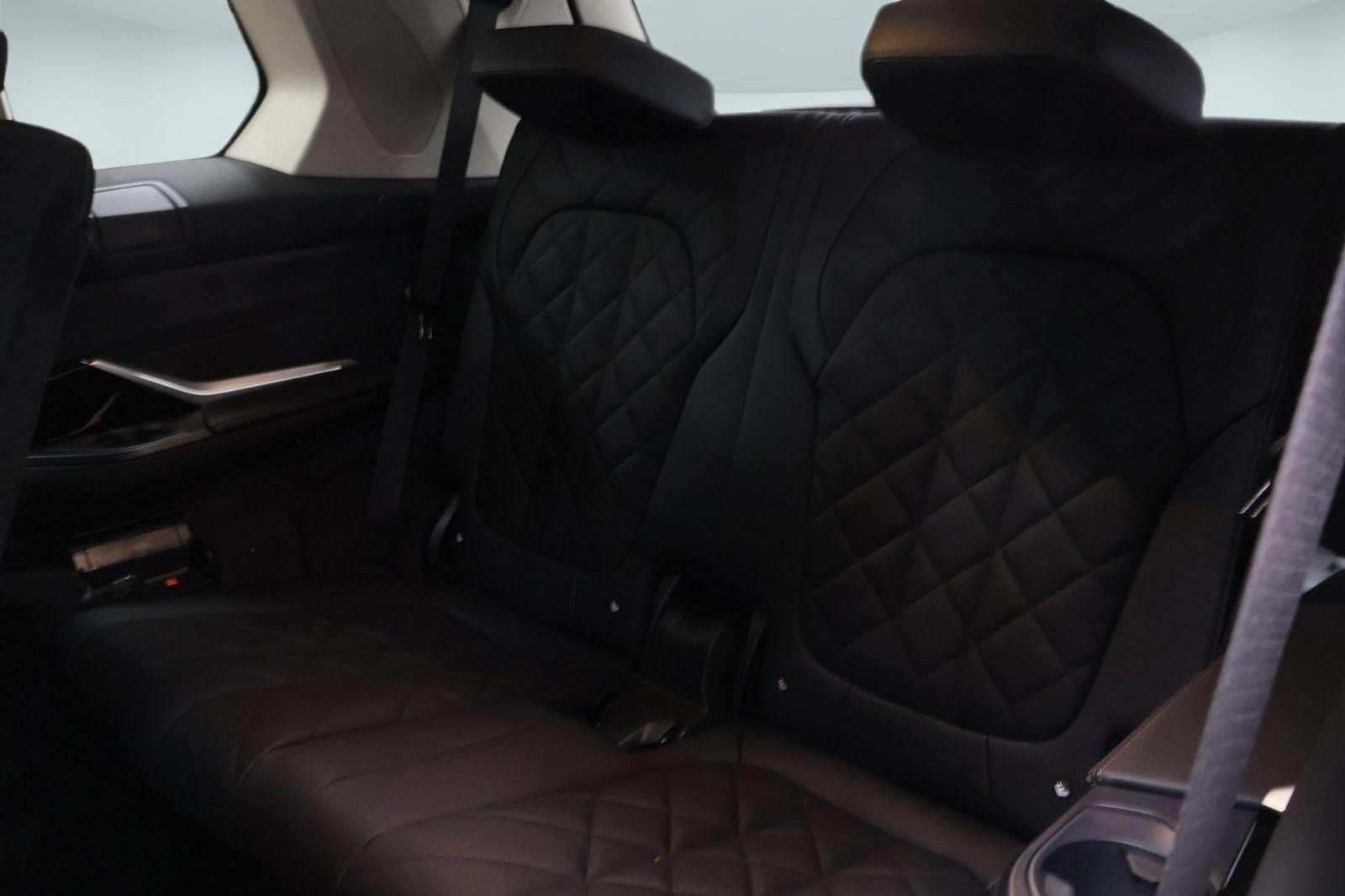 Used 2025 BMW X7 xDrive40i w/ Premium Package AWD/4WD image 22
