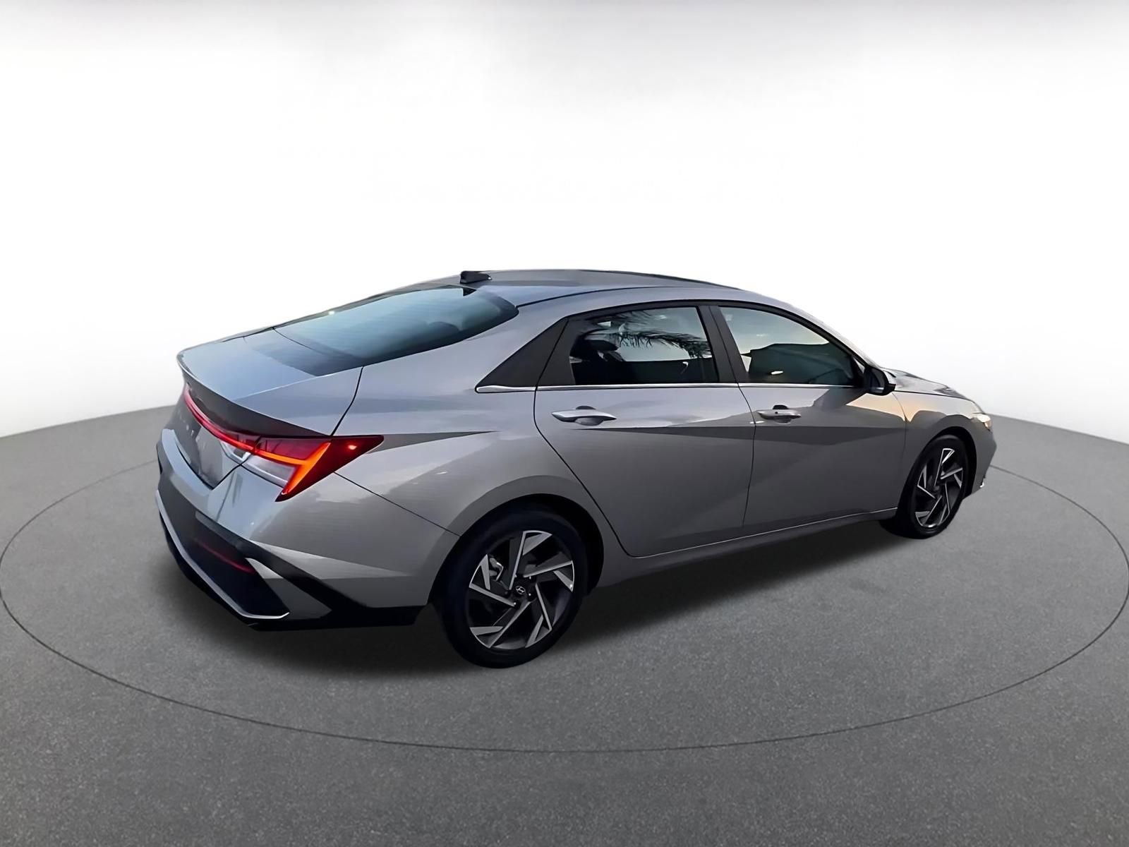 Used 2025 Hyundai Elantra SEL FWD image 15