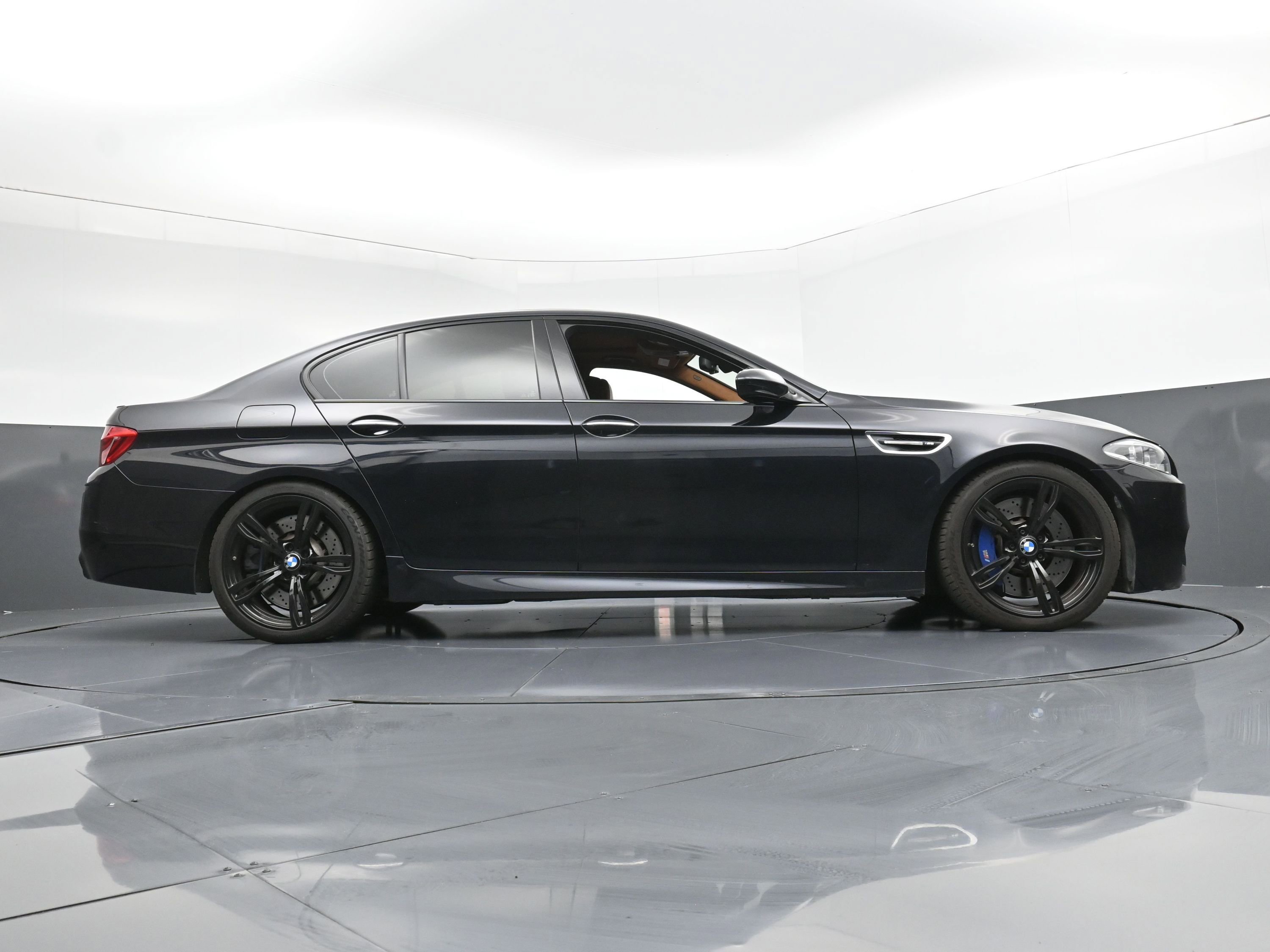 Used 2015 BMW M5 image 29