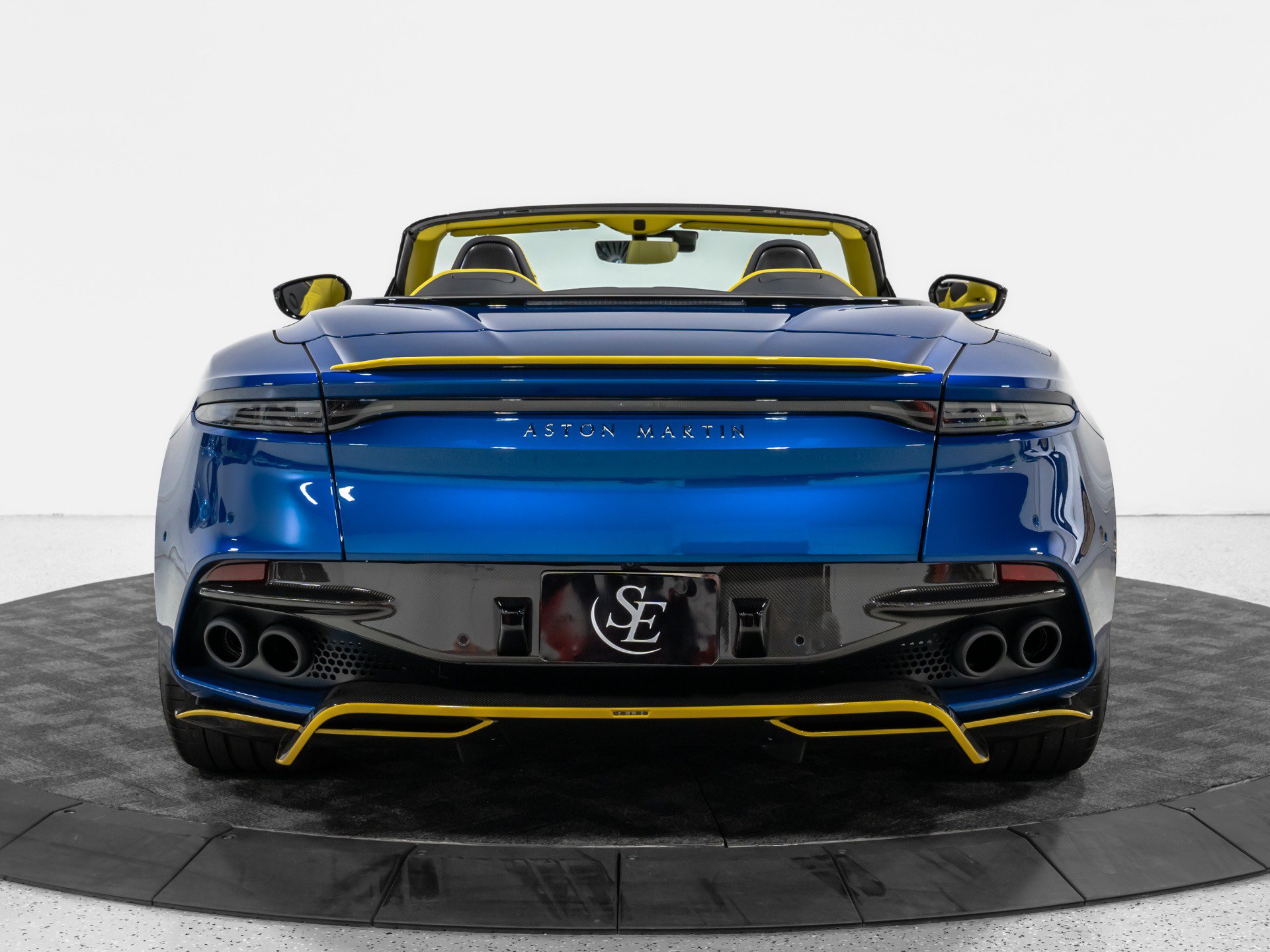 Used 2023 Aston Martin DBS Coupe RWD image 65