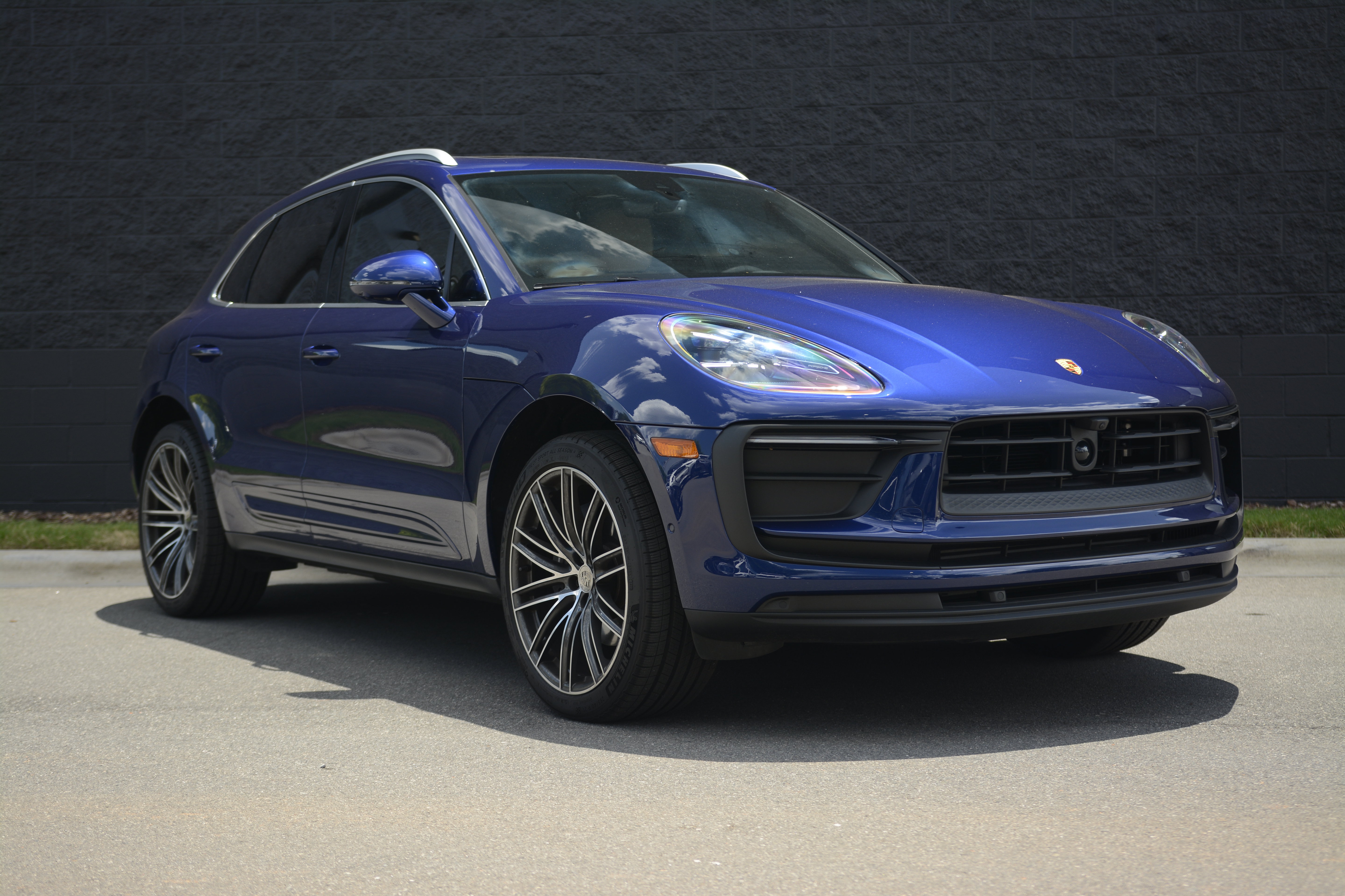 Certified 2026 Porsche Macan AWD/4WD image 9