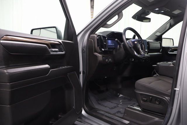 Used 2025 Chevrolet Silverado 1500 LT image 10