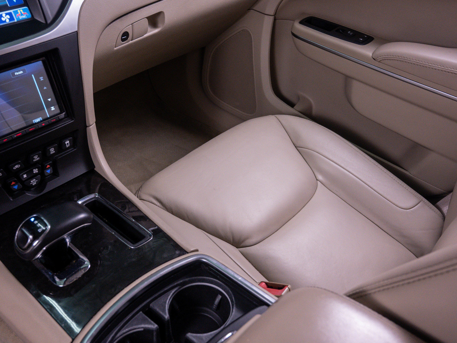 Used 2012 Chrysler 300 Limited RWD image 27