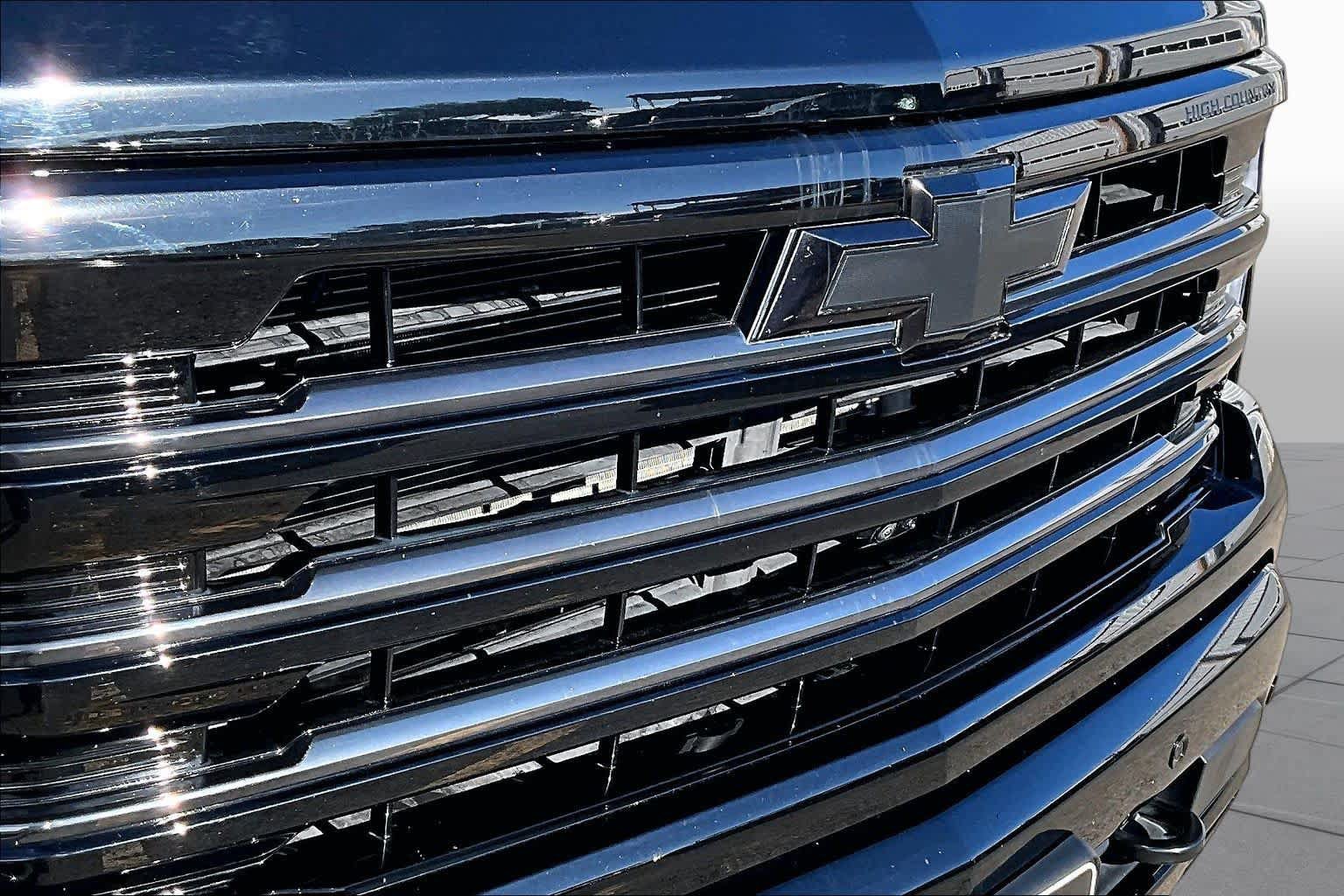 Used 2024 Chevrolet Silverado 1500 High Country w/ Midnight Edition AWD/4WD image 32