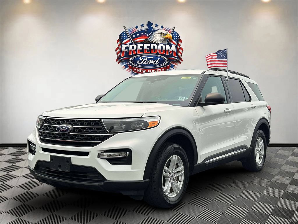 Used 2022 Ford Explorer XLT AWD/4WD image 2