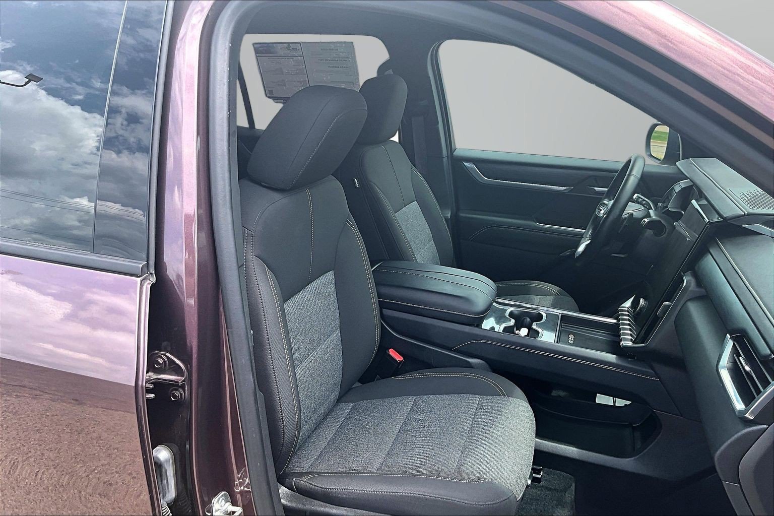 Used 2025 GMC Acadia Elevation FWD image 7