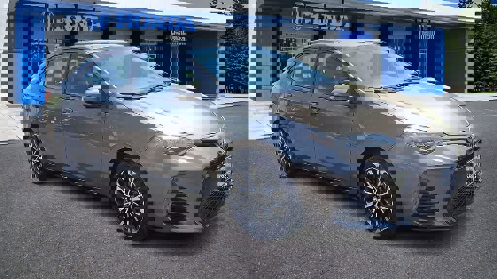 Used 2017 Toyota Corolla SE w/ SE Premium Package FWD image 2