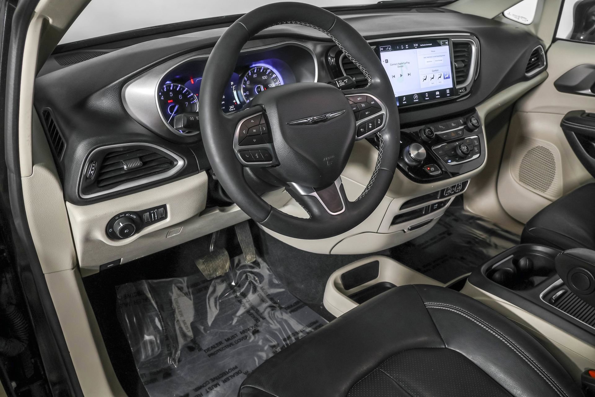 Used 2022 Chrysler Pacifica Touring-L image 4