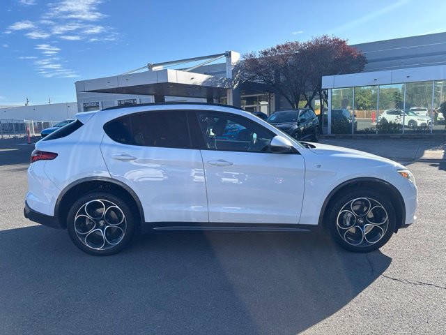 Used 2022 Alfa Romeo Stelvio Ti AWD/4WD image 9