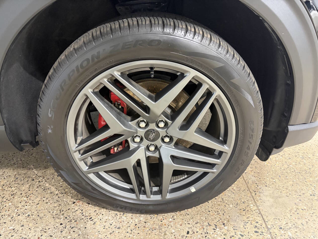 Used 2025 Ford Explorer ST-Line w/ ST-Line Street Pack image 33