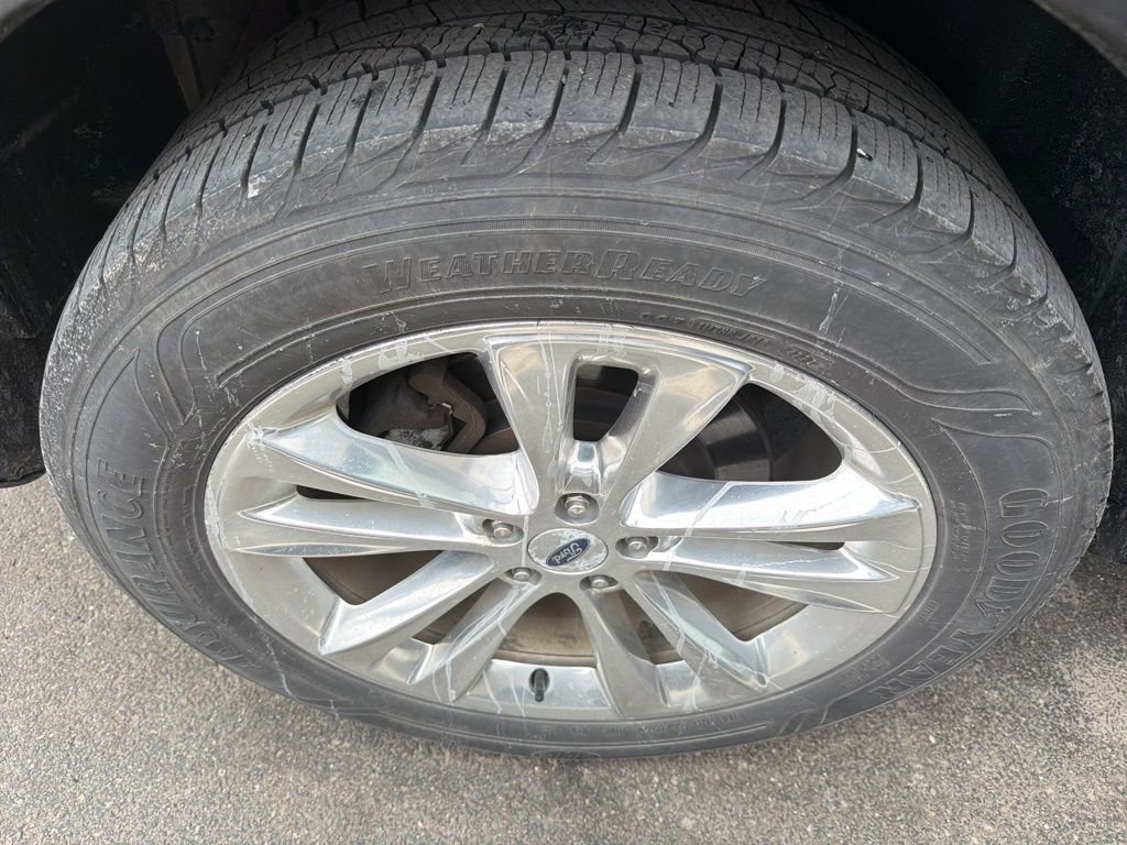 Used 2019 Ford Explorer Limited w/ Ford Safe & Smart Package image 5