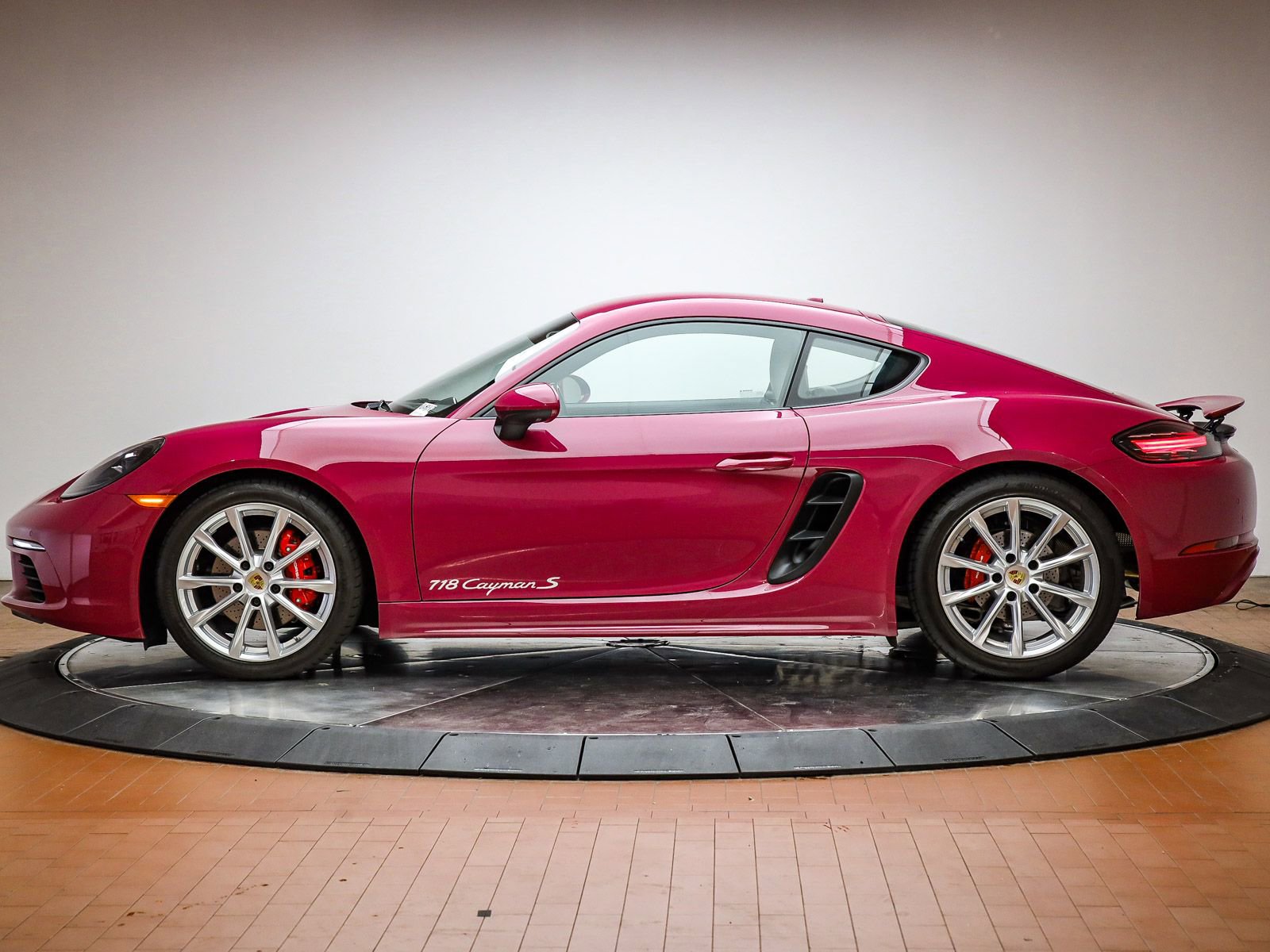 Used 2025 Porsche 718 Cayman S image 2