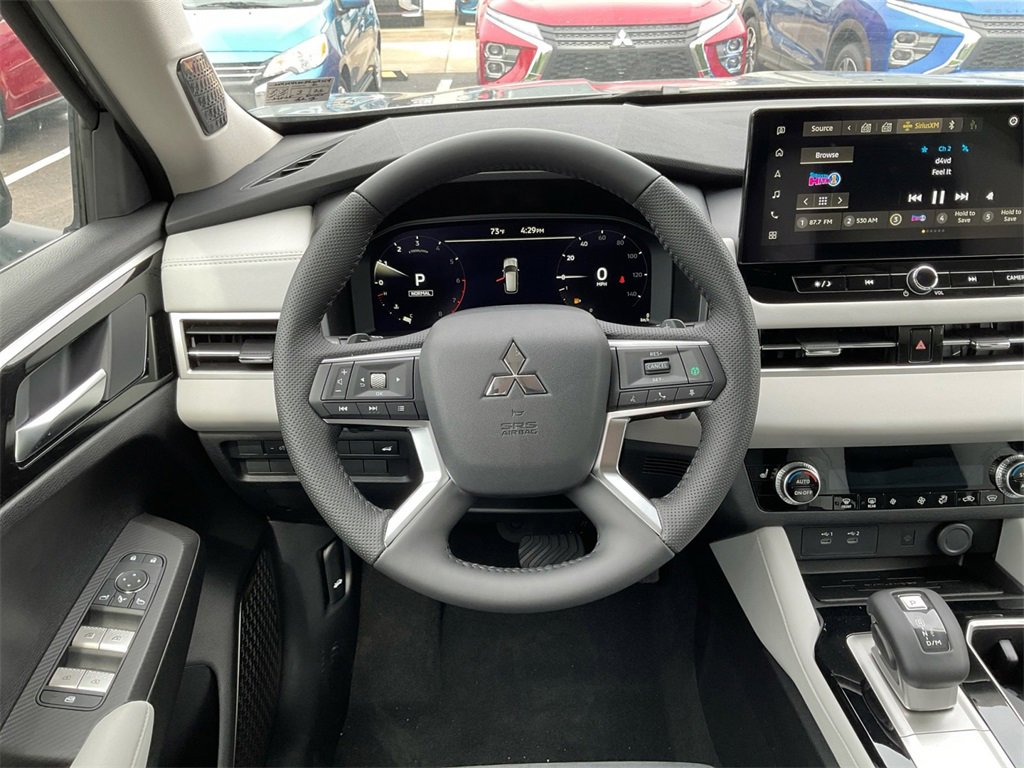 New 2025 Mitsubishi Outlander SE image 15
