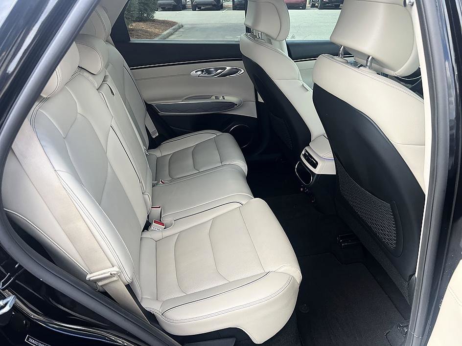 Used 2024 Genesis GV70 2.5T w/ Advanced Package image 16