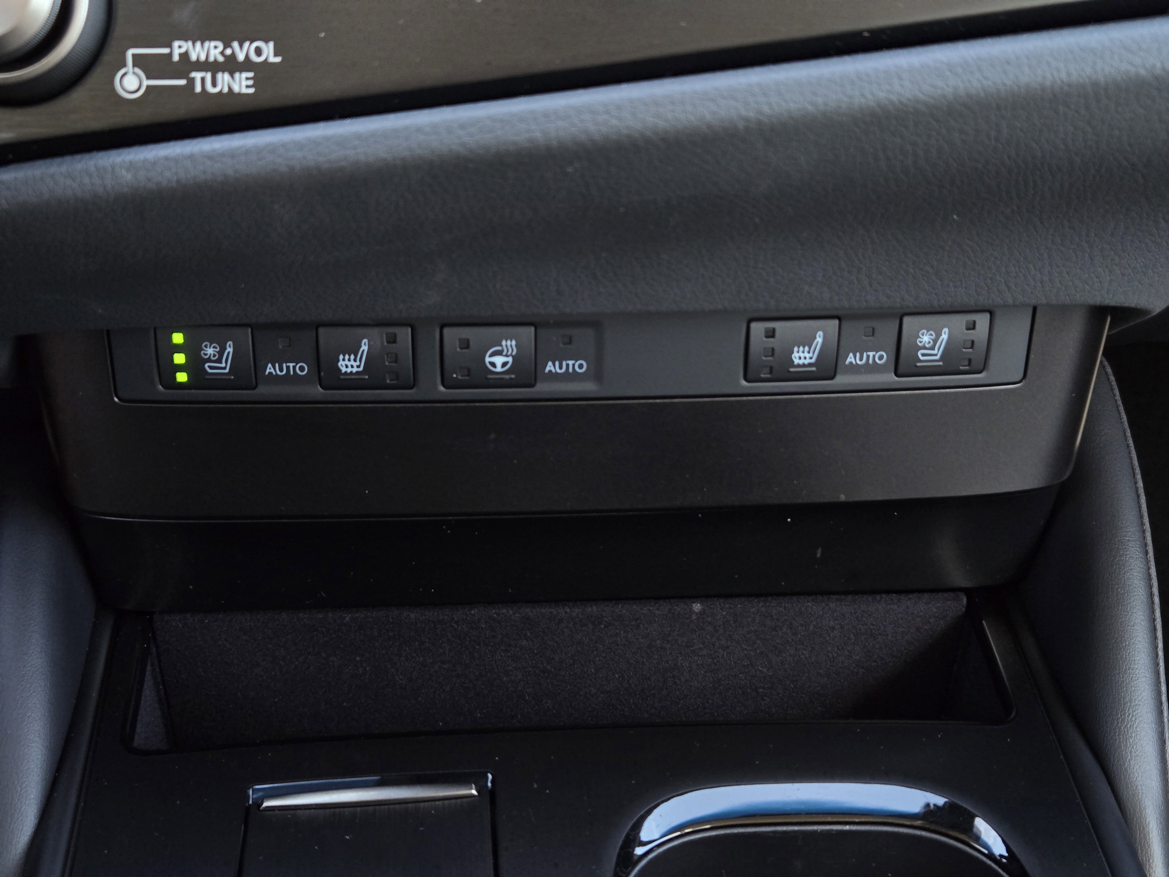 Used 2025 Lexus ES 300h w/ Premium Package image 29