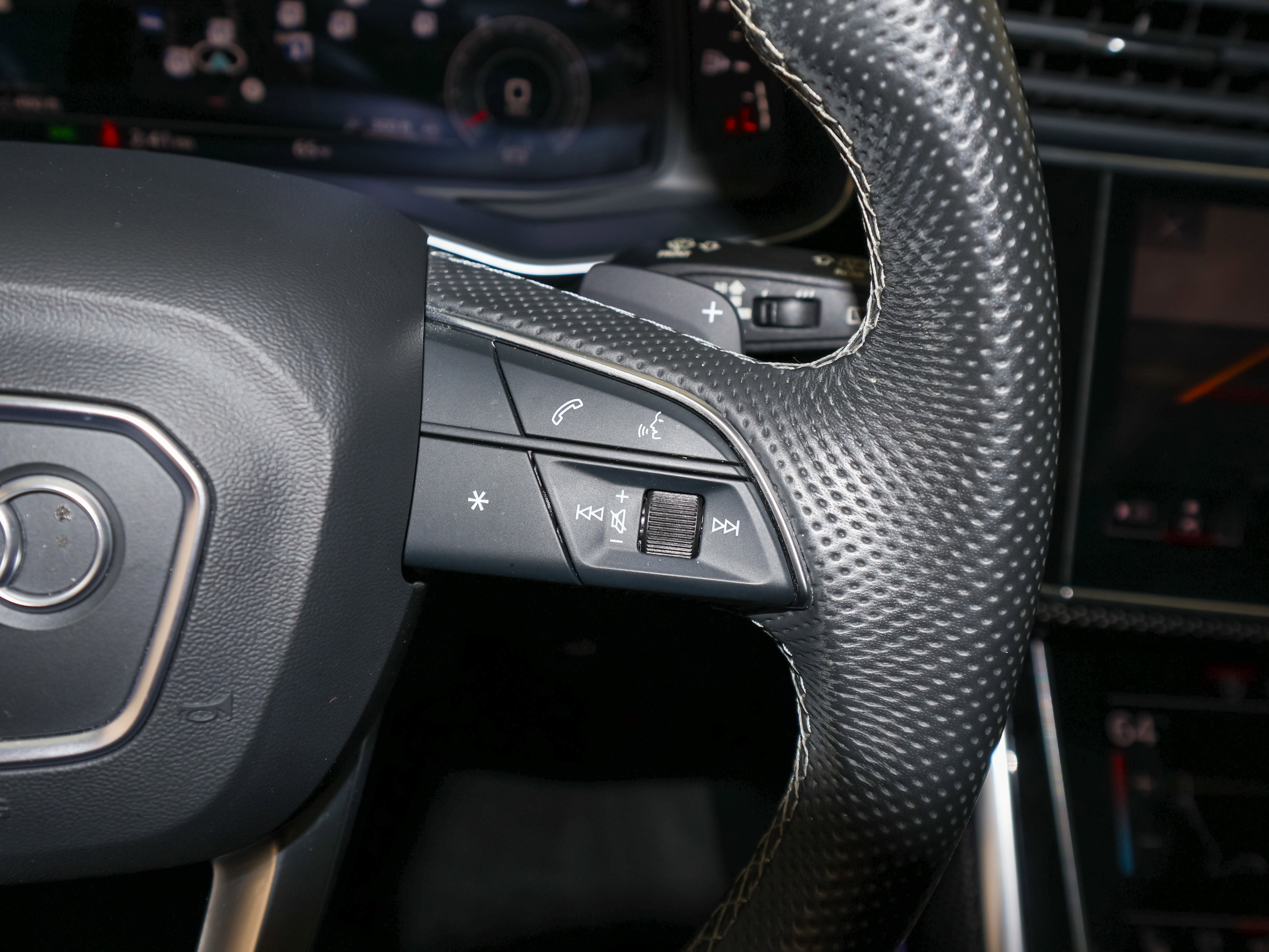Used 2022 Audi SQ7 Premium Plus AWD/4WD image 38