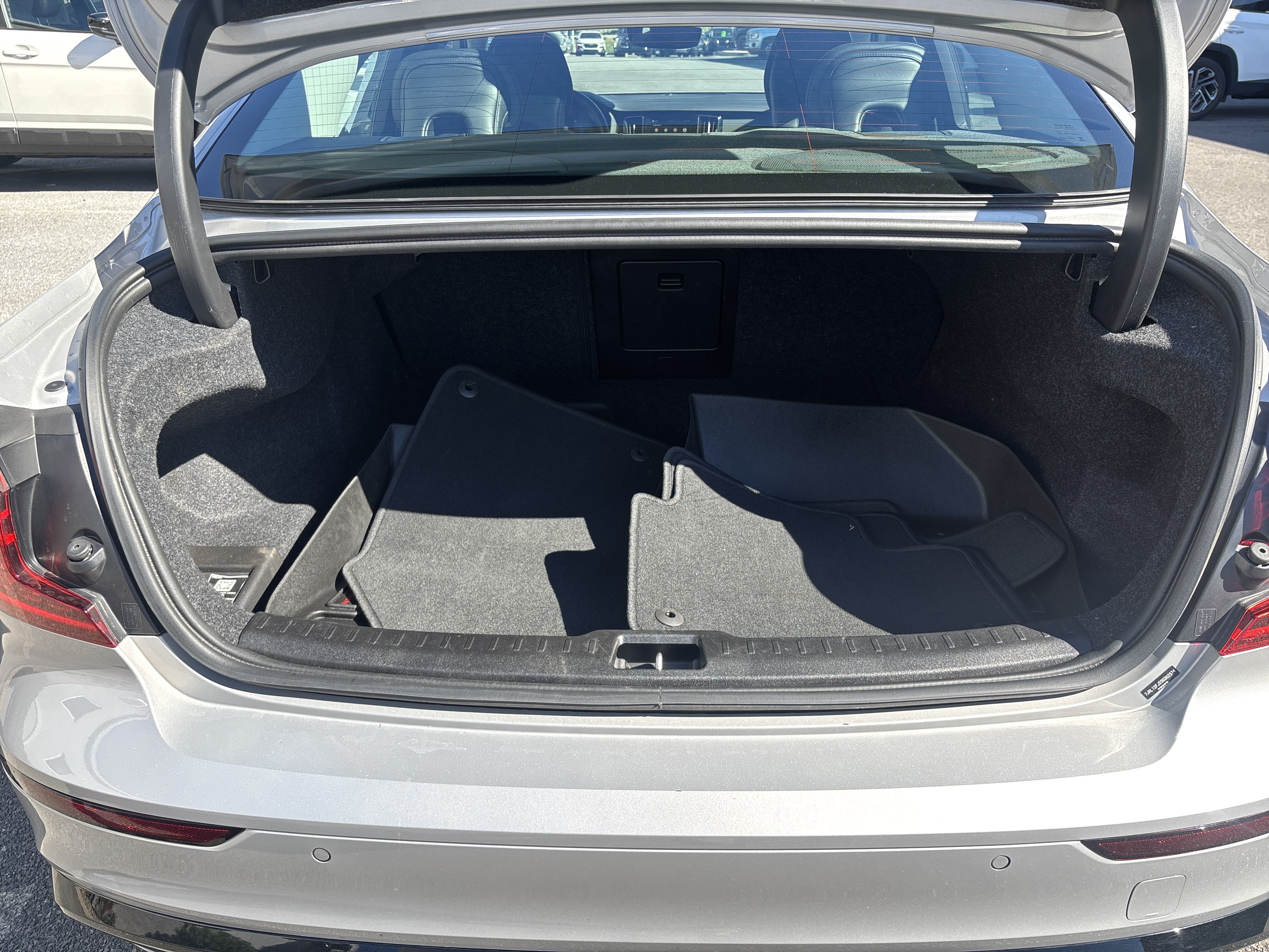 Used 2025 Volvo S60 B5 Core FWD image 31