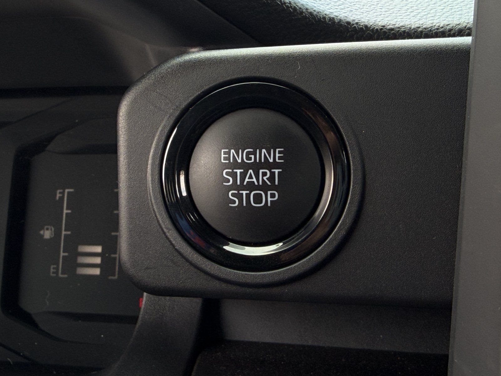 Used 2025 Toyota Tacoma SR5 AWD/4WD image 22