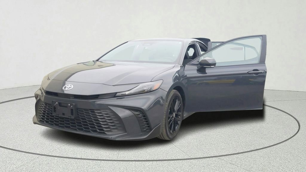 Used 2025 Toyota Camry SE image 10