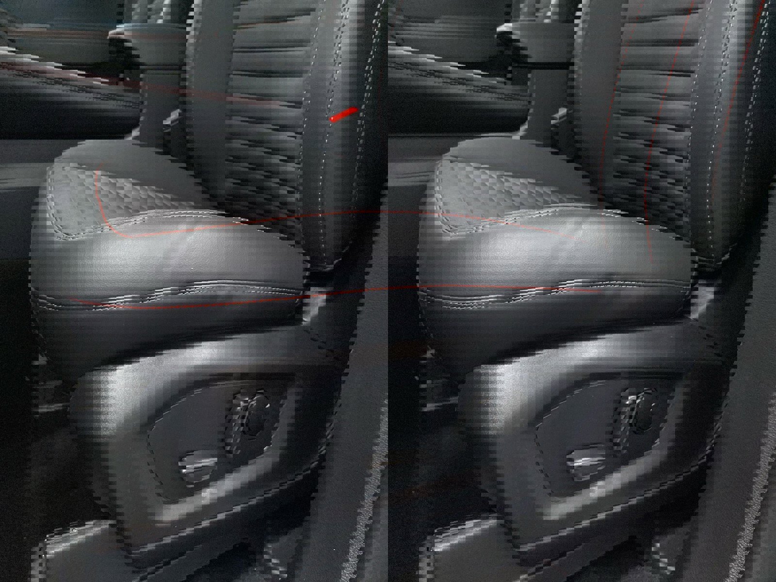 New 2026 Ford Explorer ST-Line w/ ST-Line Street Pack image 26