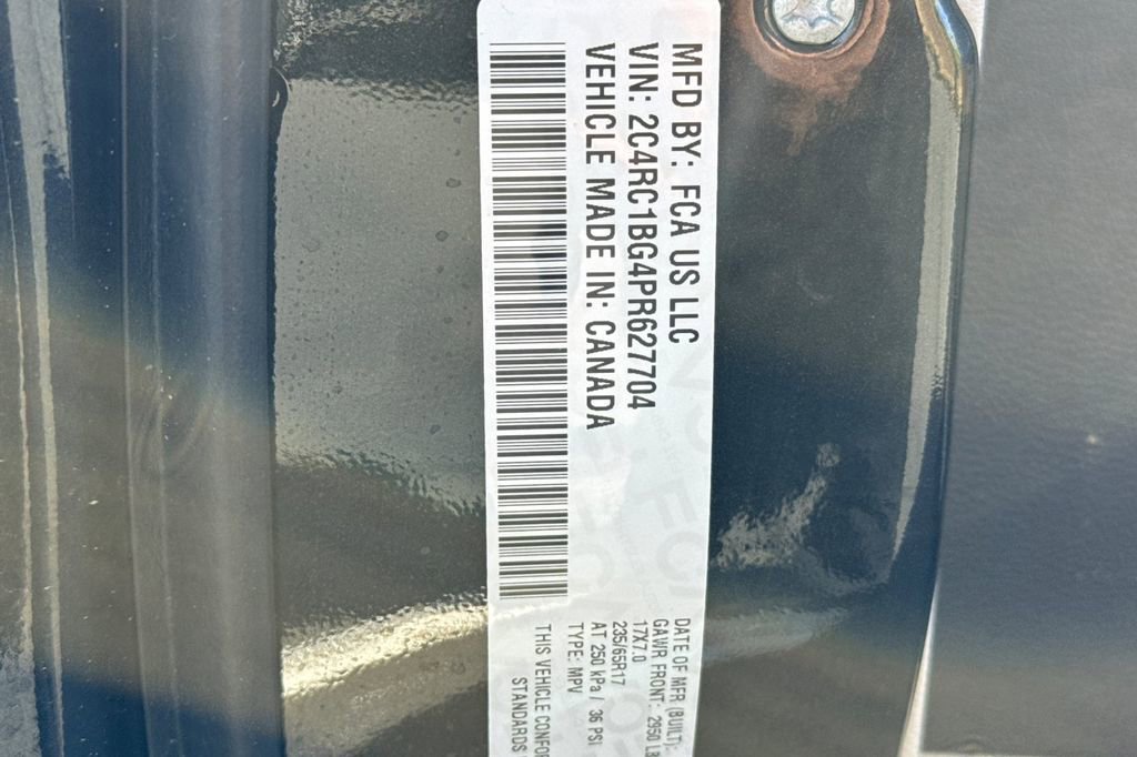 Used 2023 Chrysler Pacifica Touring-L image 41