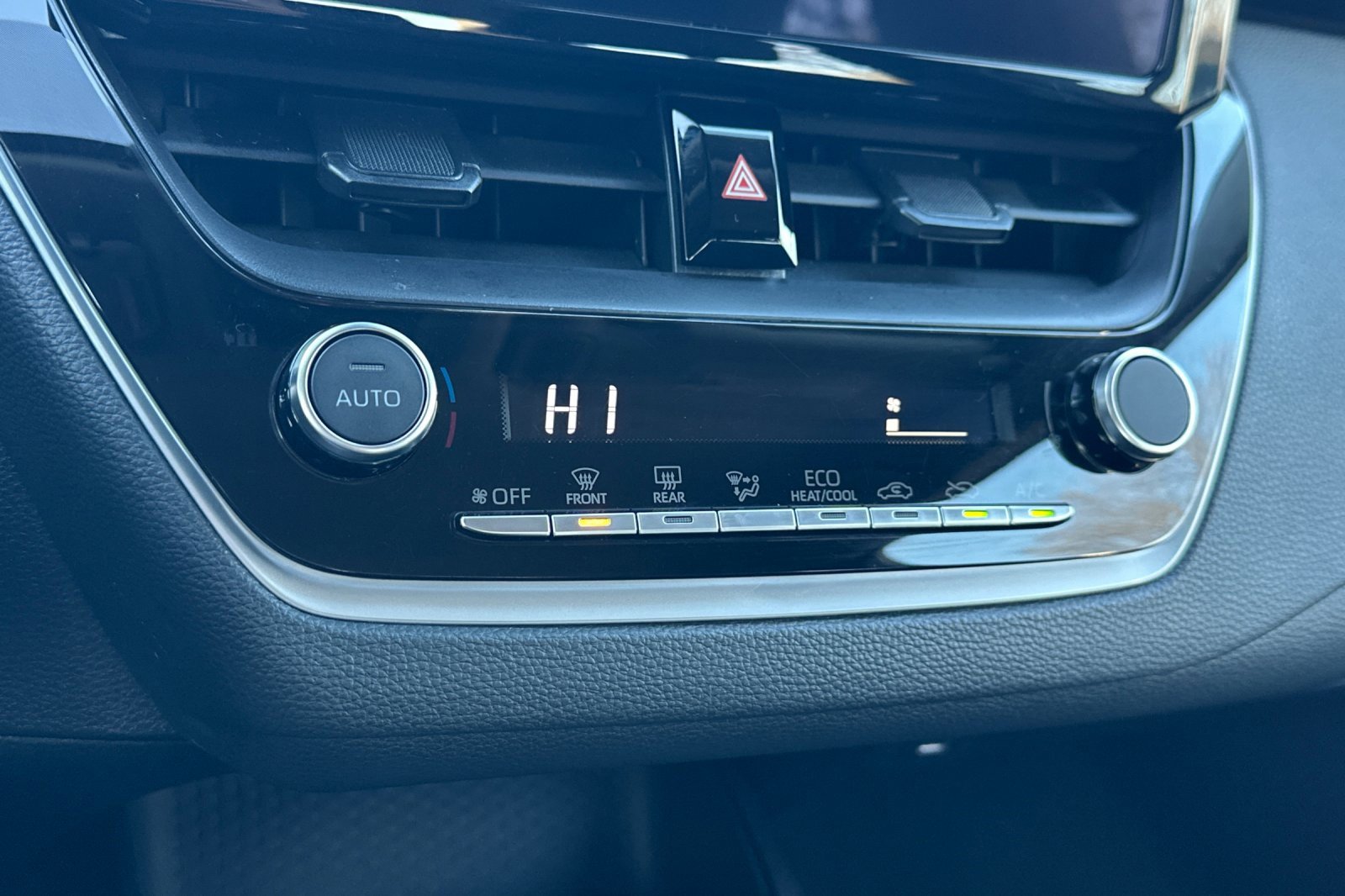 Used 2025 Toyota Corolla LE image 27