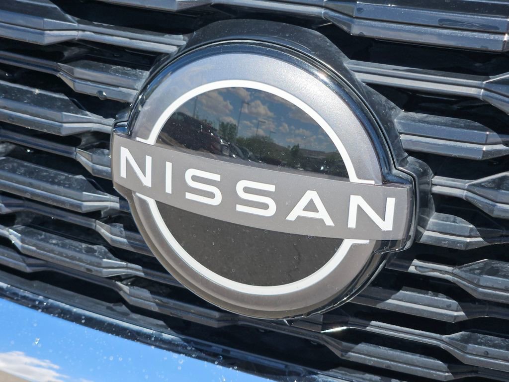 Used 2023 Nissan Rogue S image 11