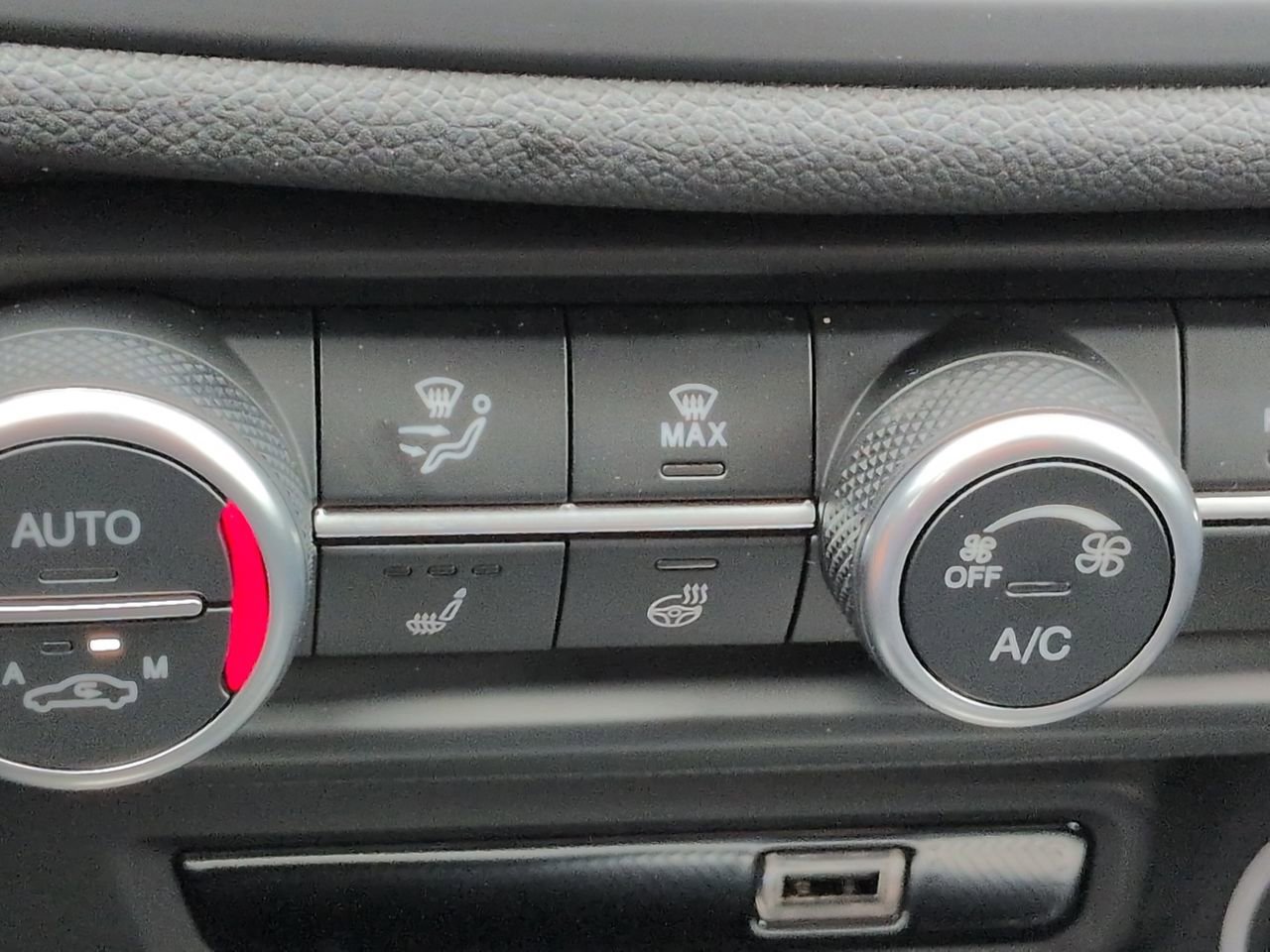 New 2025 Alfa Romeo Giulia w/ Driving Assist Package RWD image 20