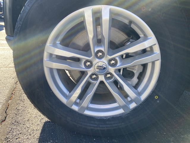 Certified 2022 Ford Explorer XLT w/ Equipment Group 202A image 33