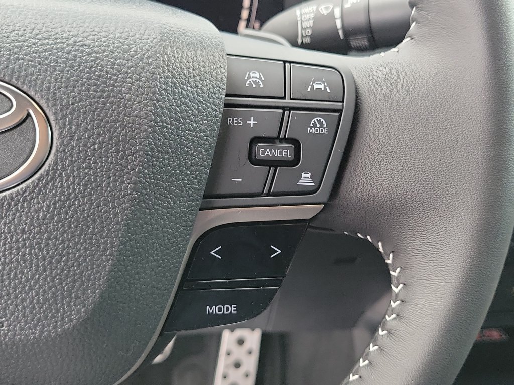 Used 2026 Toyota Camry SE FWD image 32