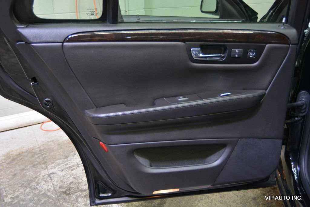 Used 2010 Cadillac DTS Premium w/ Driver Awareness Package image 9