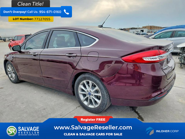 Used 2017 Ford Fusion SE w/ Fusion SE Technology Package image 2
