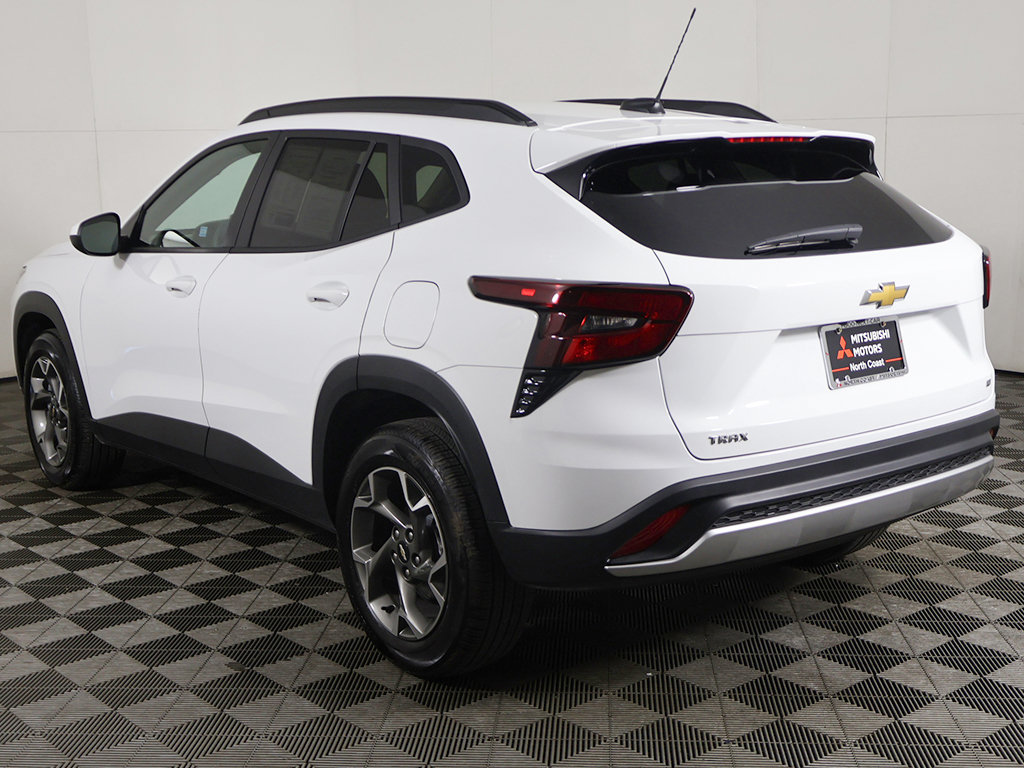 Used 2026 Chevrolet Trax LT FWD image 6