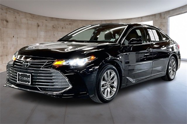 Used 2021 Toyota Avalon XLE w/ Moonroof Package image 3