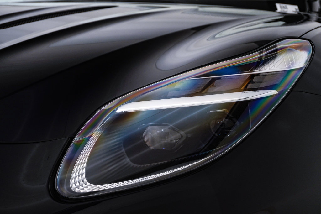 Used 2024 Aston Martin DB12 Convertible RWD image 6