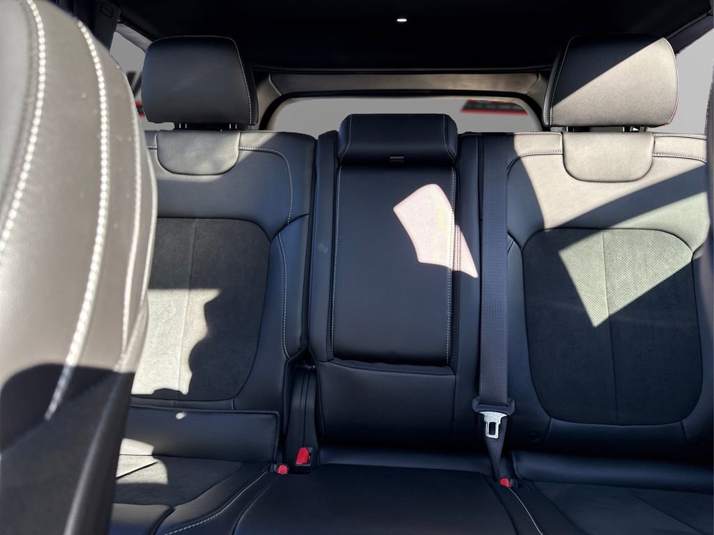 Used 2025 Jeep Grand Cherokee Altitude image 19