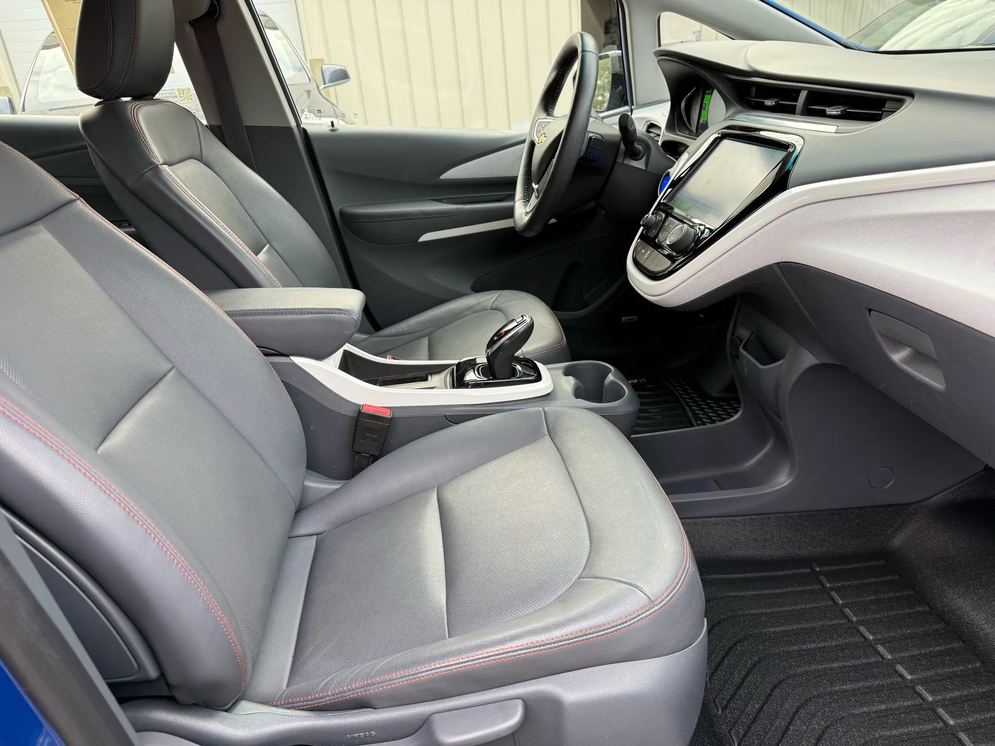 Used 2017 Chevrolet Bolt Premier w/ Driver Confidence II Package image 20