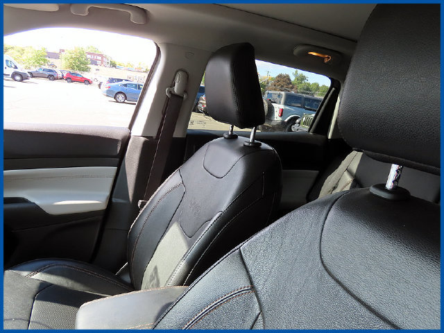 Certified 2022 Jeep Compass Limited w/ Sun and Sound Group AWD/4WD image 14