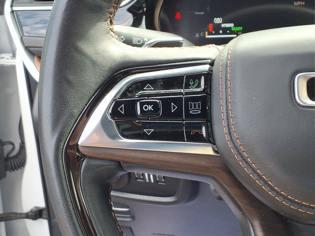 Certified 2022 Jeep Grand Cherokee Summit w/ Luxury Tech Group V AWD/4WD image 12