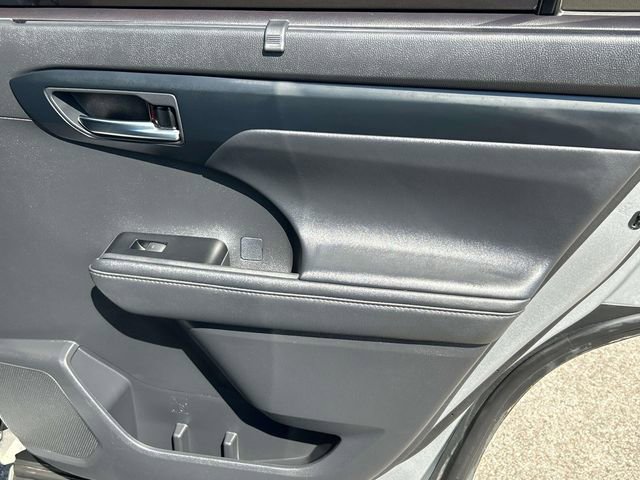 Used 2021 Toyota Highlander XLE image 22