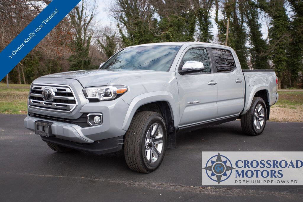 Used 2019 Toyota Tacoma Limited image 1