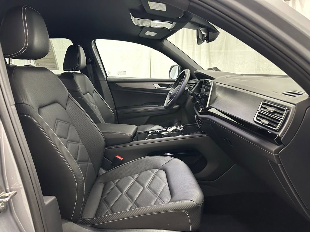 Used 2025 Volkswagen Atlas Cross Sport SE image 59