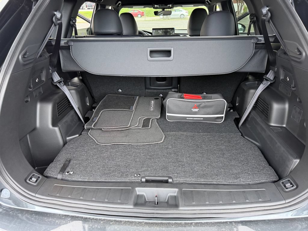 New 2026 Mitsubishi Outlander AWD image 16